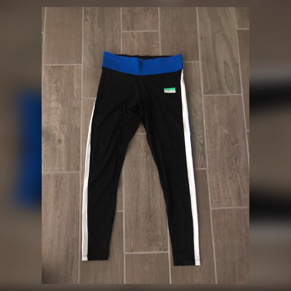 Victoria’s Secret Pink leggings